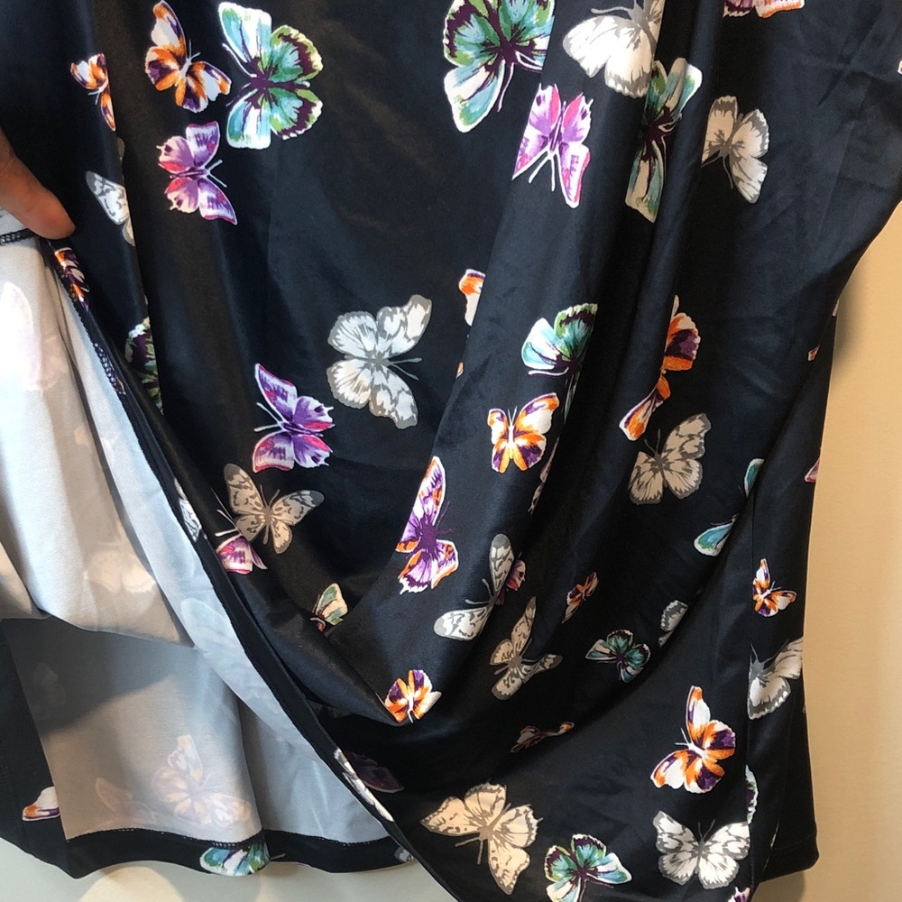Elegant Butterfly Print Women's Blouse - Picture 3 of 5